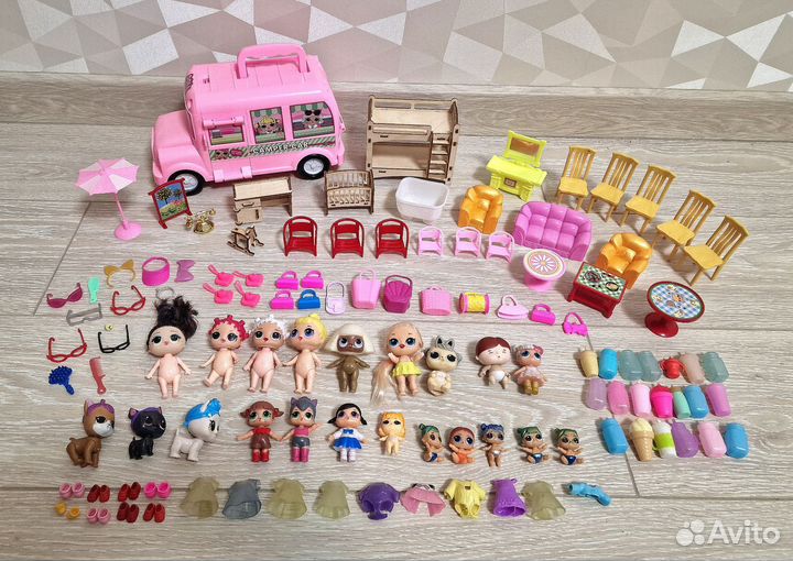 Кукольная мебель и куколки Лол