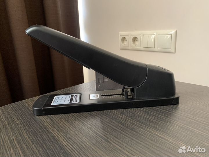 Степлер большой на 80 листов