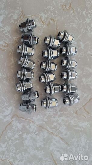 Гайки крепления колес