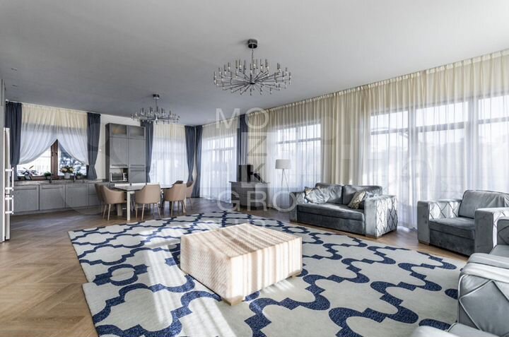 Коттедж 300 м² на участке 8 сот.