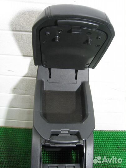 Консоль центральная с подлокотником Chevrolet Cap