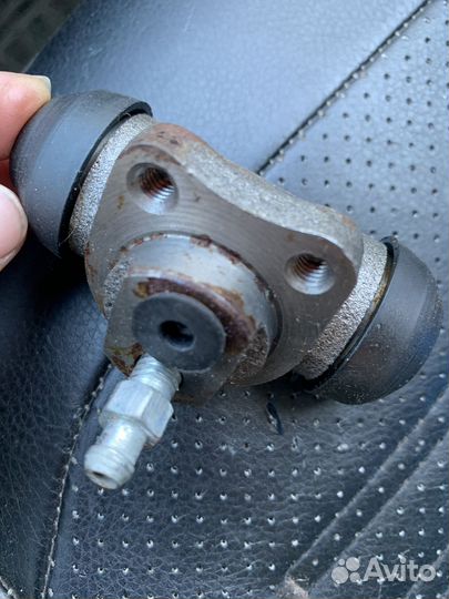 Тормозной цилиндр задний
