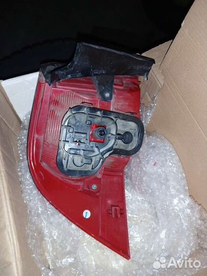 Задний правый фонарь в крылеVolkswagen Touapeg