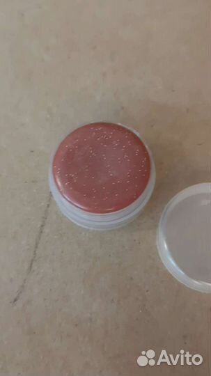 Уходовый бальзам для губ