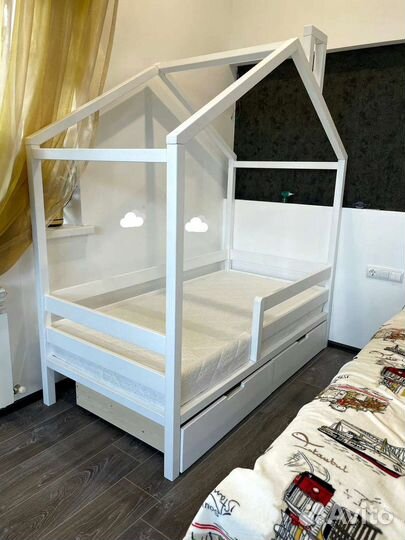 Детская кровать домик