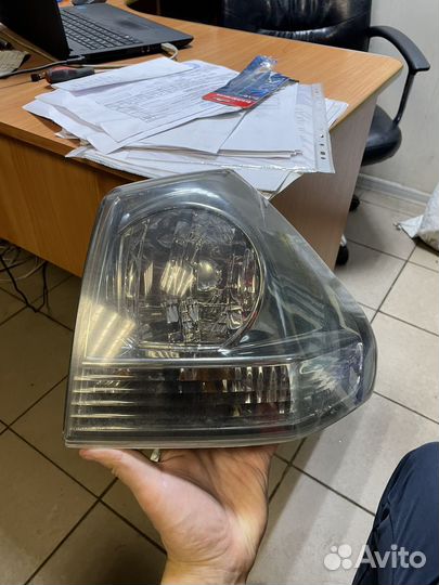 Lexus RX 330 фонарь задний наружный правый