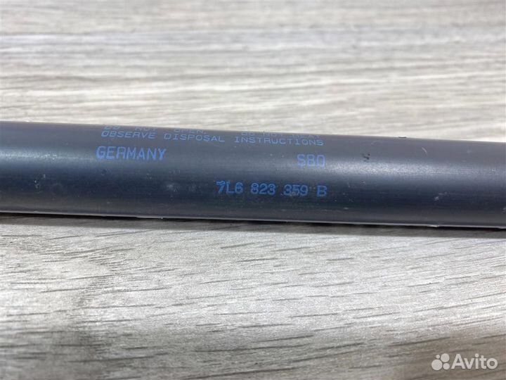 Амортизатор капота VW Туарег