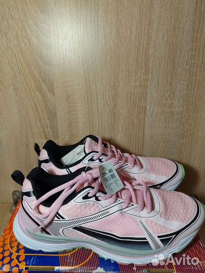 Кроссовки новые 40 женские