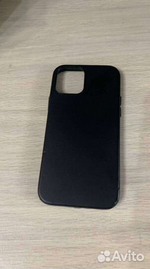 Чехол на iPhone