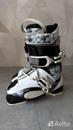 Горнолыжные ботинки atomic