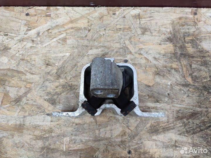 Опора двигателя правая LADA Vesta