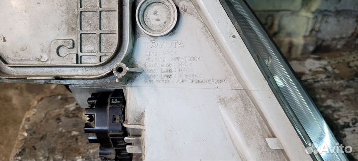Фара правая camry 40