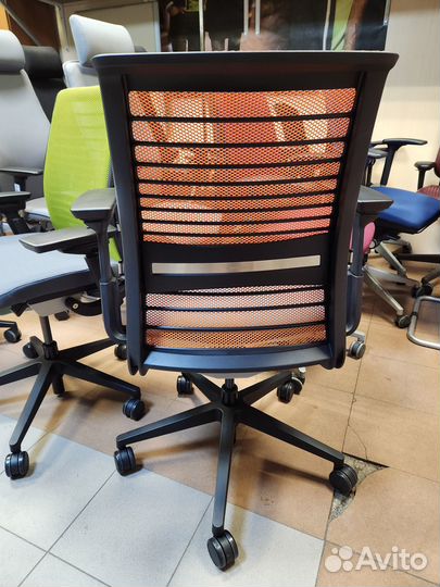 Steelcase. Компьютерные кресла на колесиках