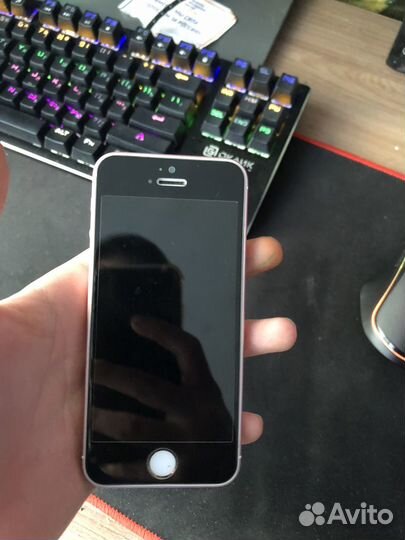 iPhone SE, 16 ГБ