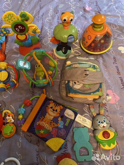 Развивающие игрушки для малышей пакетом