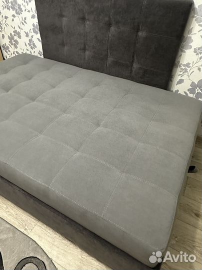 Кравать с подьемным механизмом новая