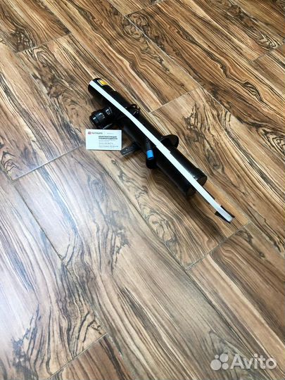 Х6 бмв правый амортизатор с VDC 37106875084