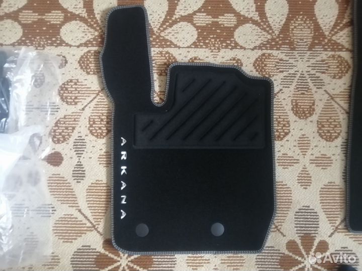 Новые текстильные ковры салона Renault Arkana