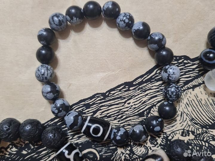 Браслеты из натуральных камней с бусинами дзи