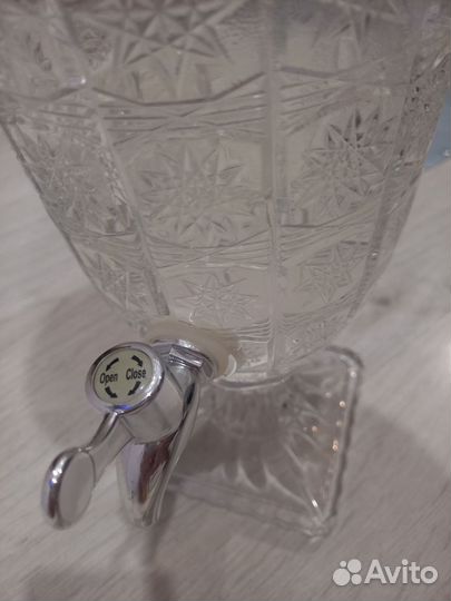 Стеклянный диспенсер для напитков