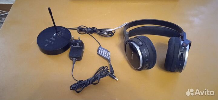 Беспроводные наушники Sony MDR-RF810R