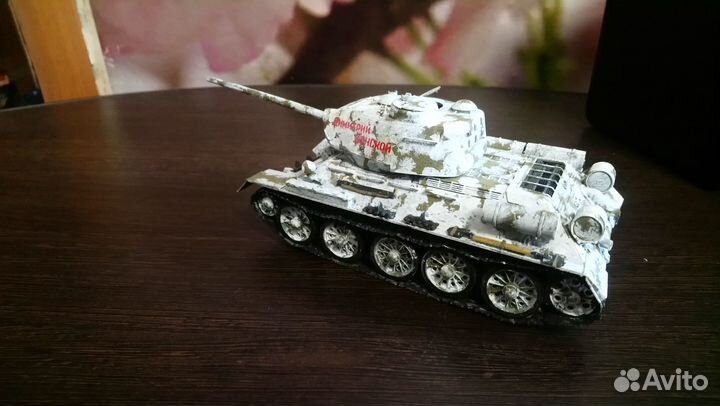 Модель 1/35 танк т 34-85