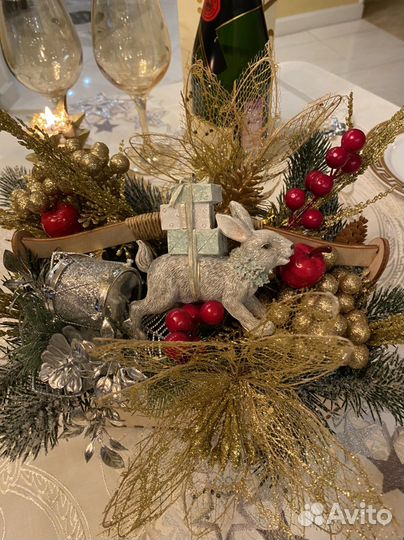 Новогодние елочные игрушки «Кролик с подарками»