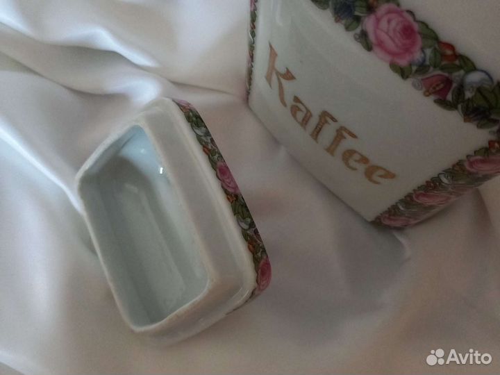 Фарфоровая емкость чайница Beyer & Bock