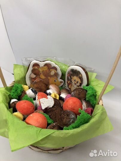 Зефирные грибы в корзине