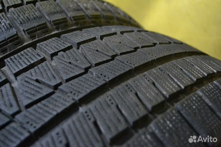 Bridgestone Blizzak Revo GZ 215/50 R17