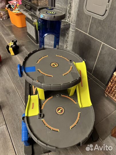 Игрушечный гараж