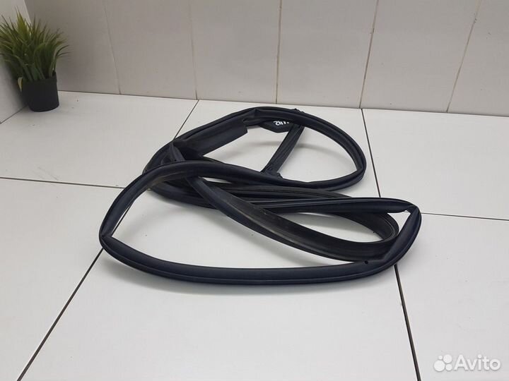 Уплотнитель передней правой двери (Geely Coolray)