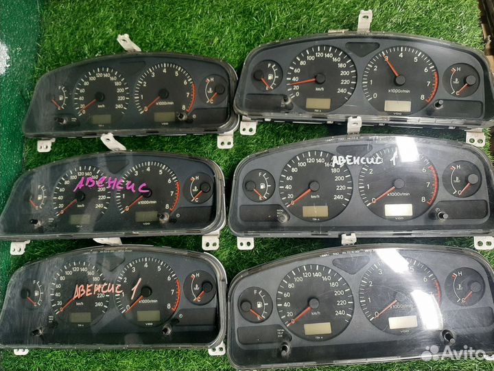 В наличии: Панель приборов Toyota Avensis 1 T220