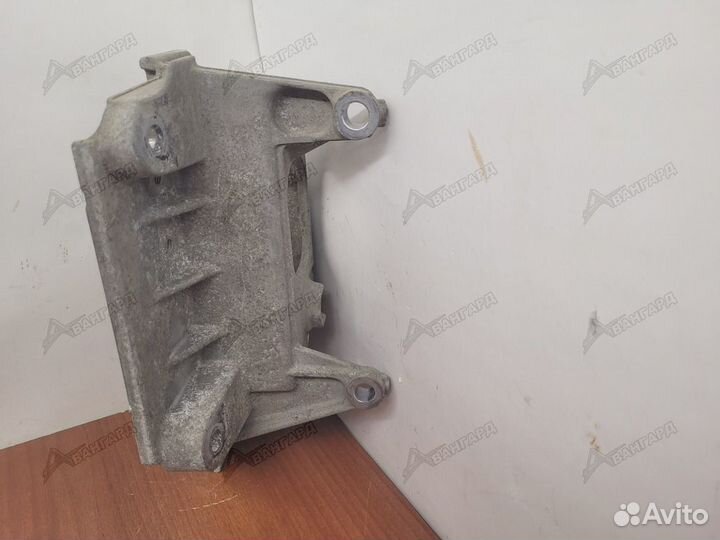 Кронштейн опоры кпп Nissan Tiida C11 2004-2014