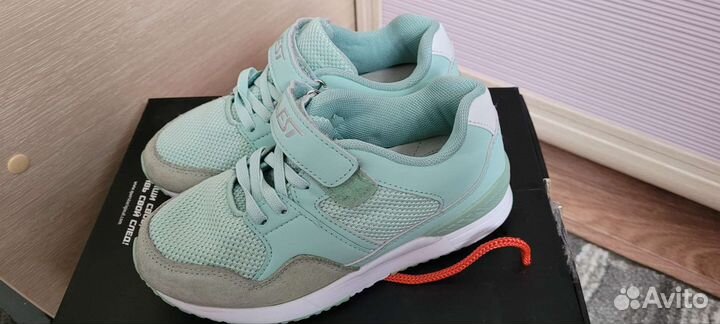 Кроссовки для девочки