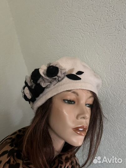 Берет Чехия молочный