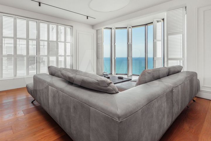 3-к. квартира, 131 м², 25/25 эт.