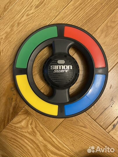 Электронная игра Simon Swipe