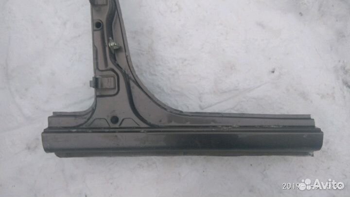 Средняя правая стойка с порогом Лада гранта, калин