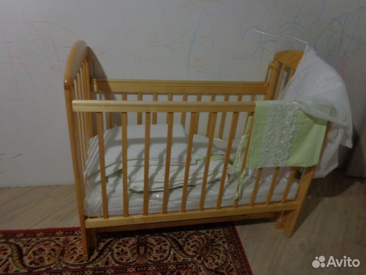 Детская кроватка с маятником с аксессуарами