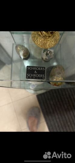 Стеклянная стойка для дисков