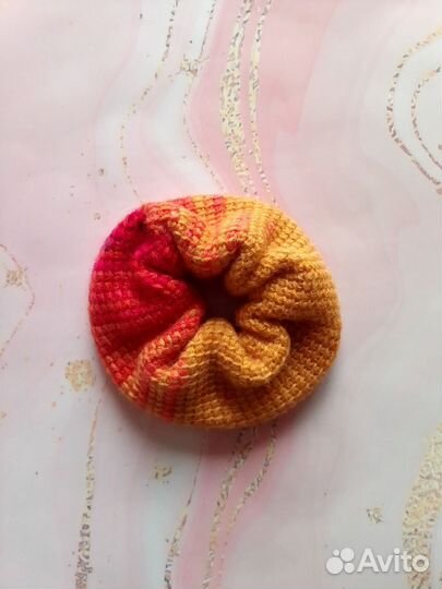 Резинка для волос скранч вязаная ручная работа