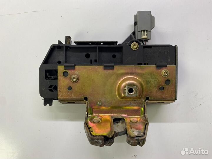 Замок задней двери багажника Вольво Хс90