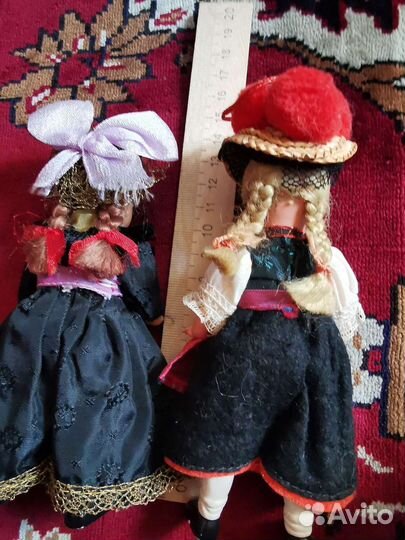 Маленькие старинные куколки