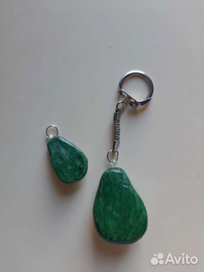 Кулон и брелок из полимерной глины авокадо