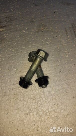 Болт крепления амортизатора передний Kia Picanto