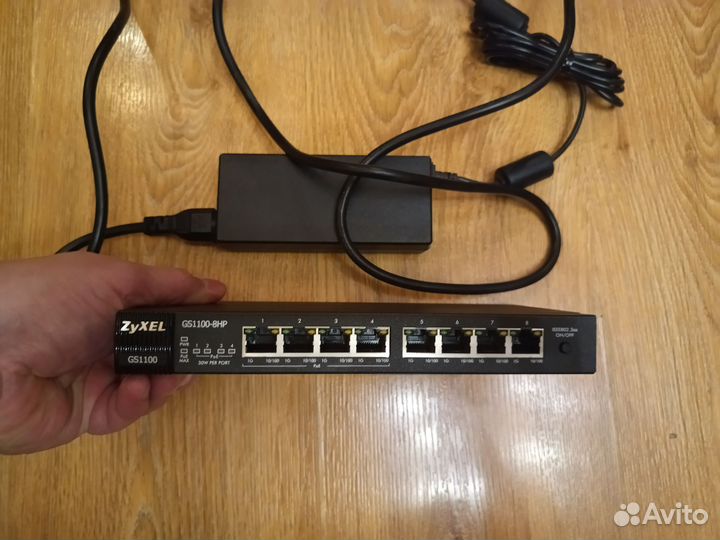 8порт коммутатор POE Zyxel