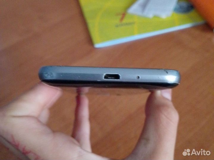 Телефон Samsung j1