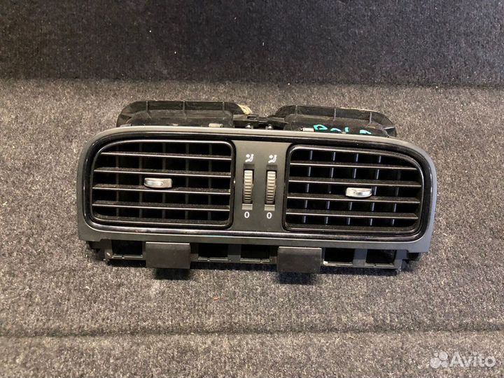 VolksWagen Polo Sedan поло Дефлектор в Торпедо