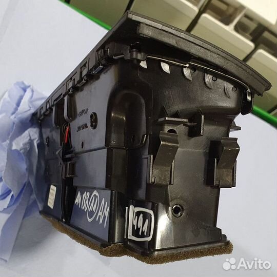 Дефлектор воздуха центральный Audi 8T1820951C